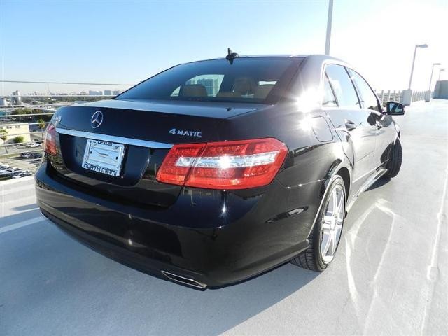 Mercedes-Benz E-Class 2011 photo 4