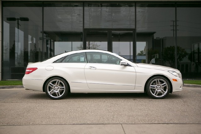 Mercedes-Benz E-Class 2011 photo 2