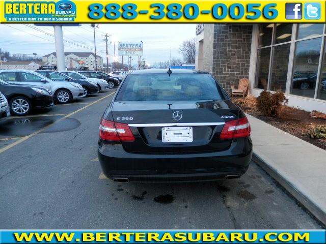 Mercedes-Benz E-Class 2011 photo 1