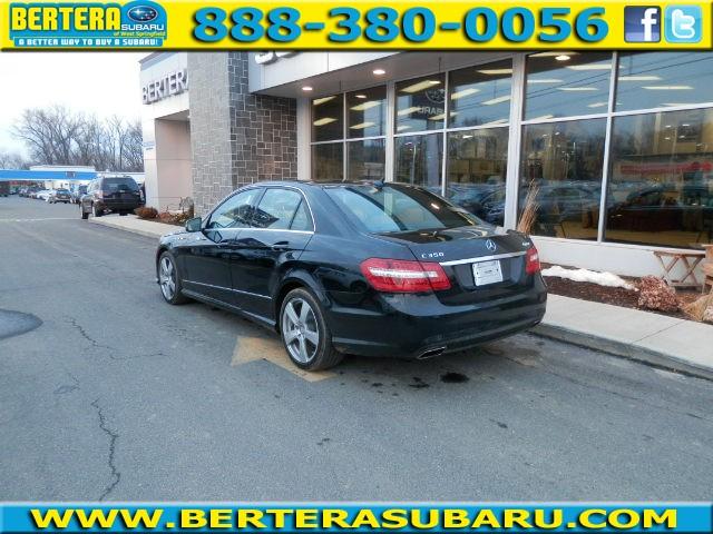 Mercedes-Benz E-Class 2011 photo 2