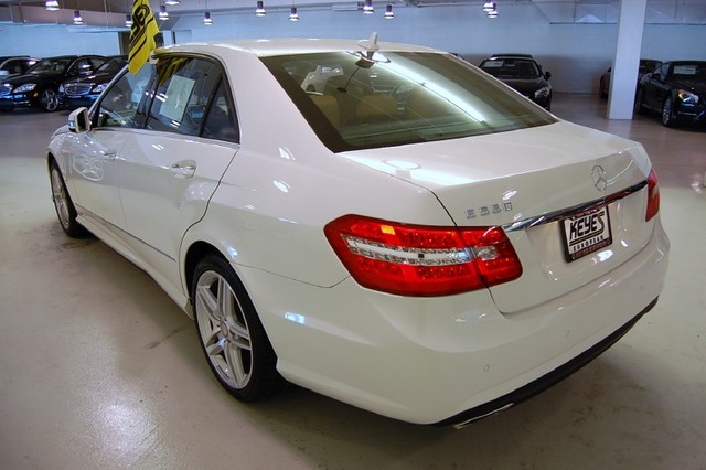 Mercedes-Benz E-Class 2011 photo 4