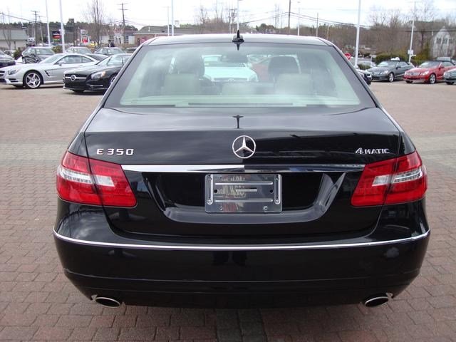 Mercedes-Benz E-Class 2011 photo 4