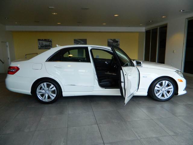 Mercedes-Benz E-Class 2011 photo 2