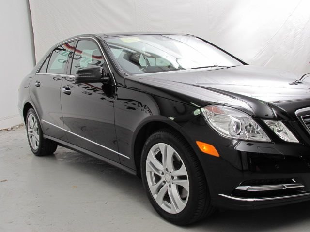 Mercedes-Benz E-Class 2011 photo 3