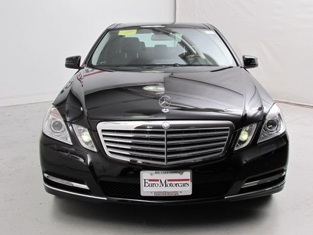 Mercedes-Benz E-Class 2011 photo 4