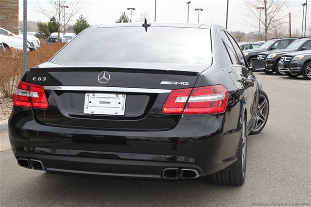 Mercedes-Benz E-Class 2011 photo 1