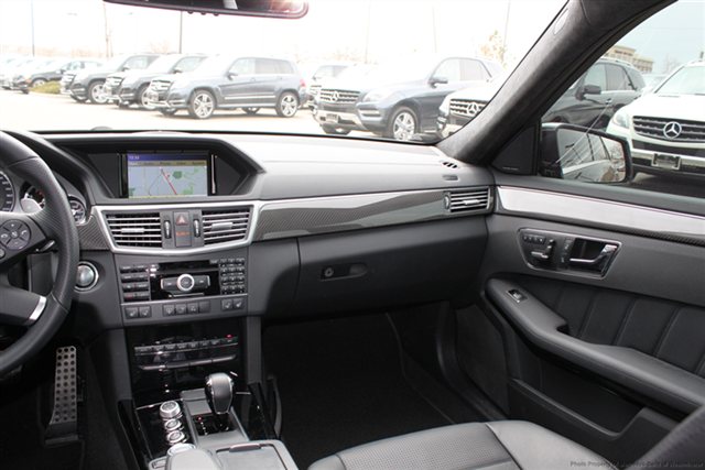 Mercedes-Benz E-Class 2011 photo 2