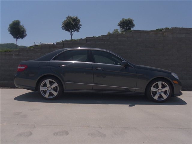Mercedes-Benz E-Class 2011 photo 1
