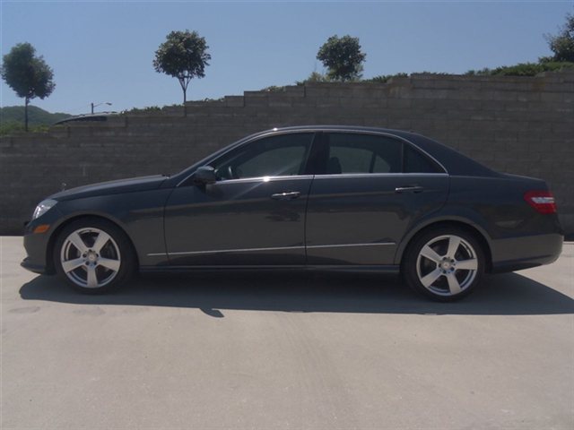 Mercedes-Benz E-Class 2011 photo 2
