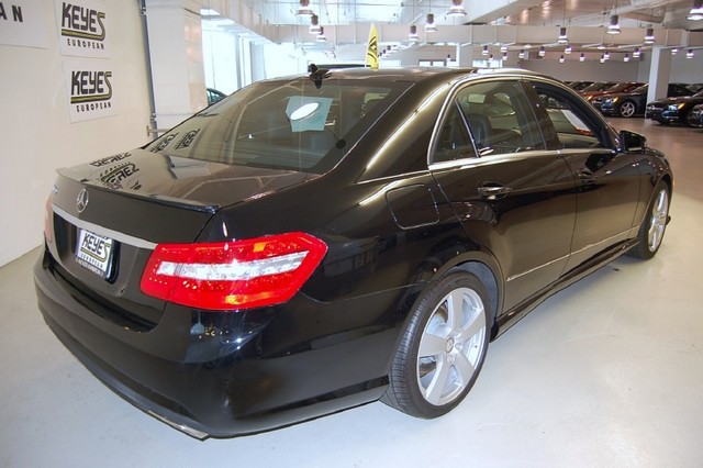 Mercedes-Benz E-Class 2011 photo 2