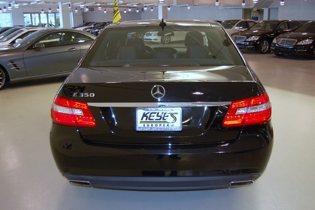 Mercedes-Benz E-Class 2011 photo 3