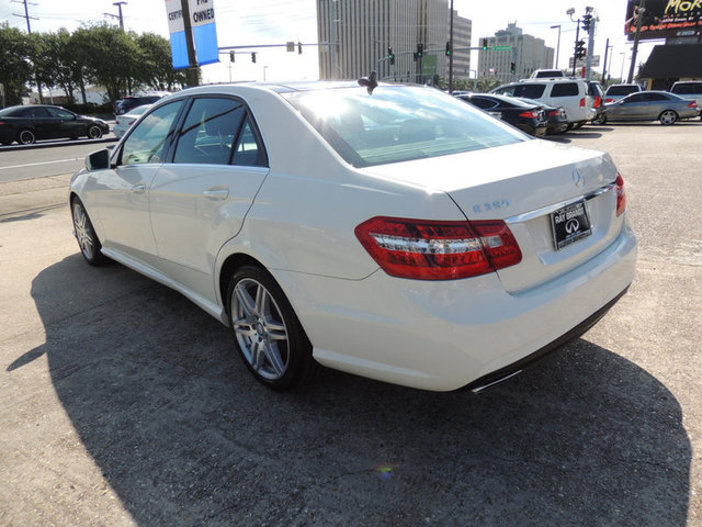 Mercedes-Benz E-Class 2011 photo 1