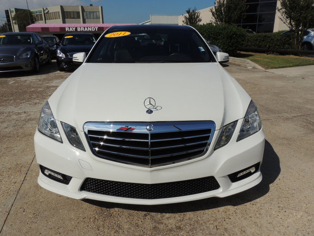 Mercedes-Benz E-Class 2011 photo 3