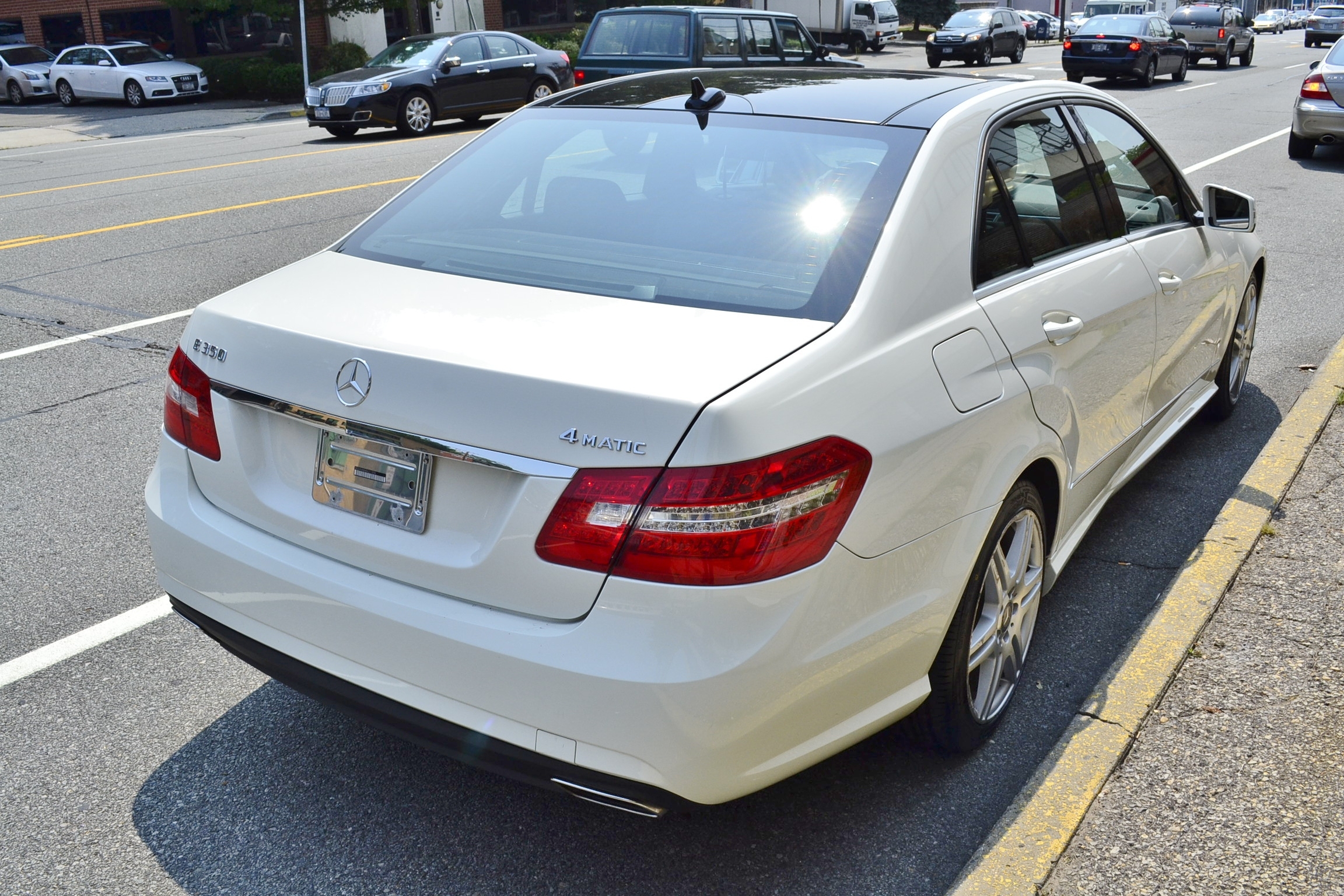 Mercedes-Benz E-Class 2011 photo 2