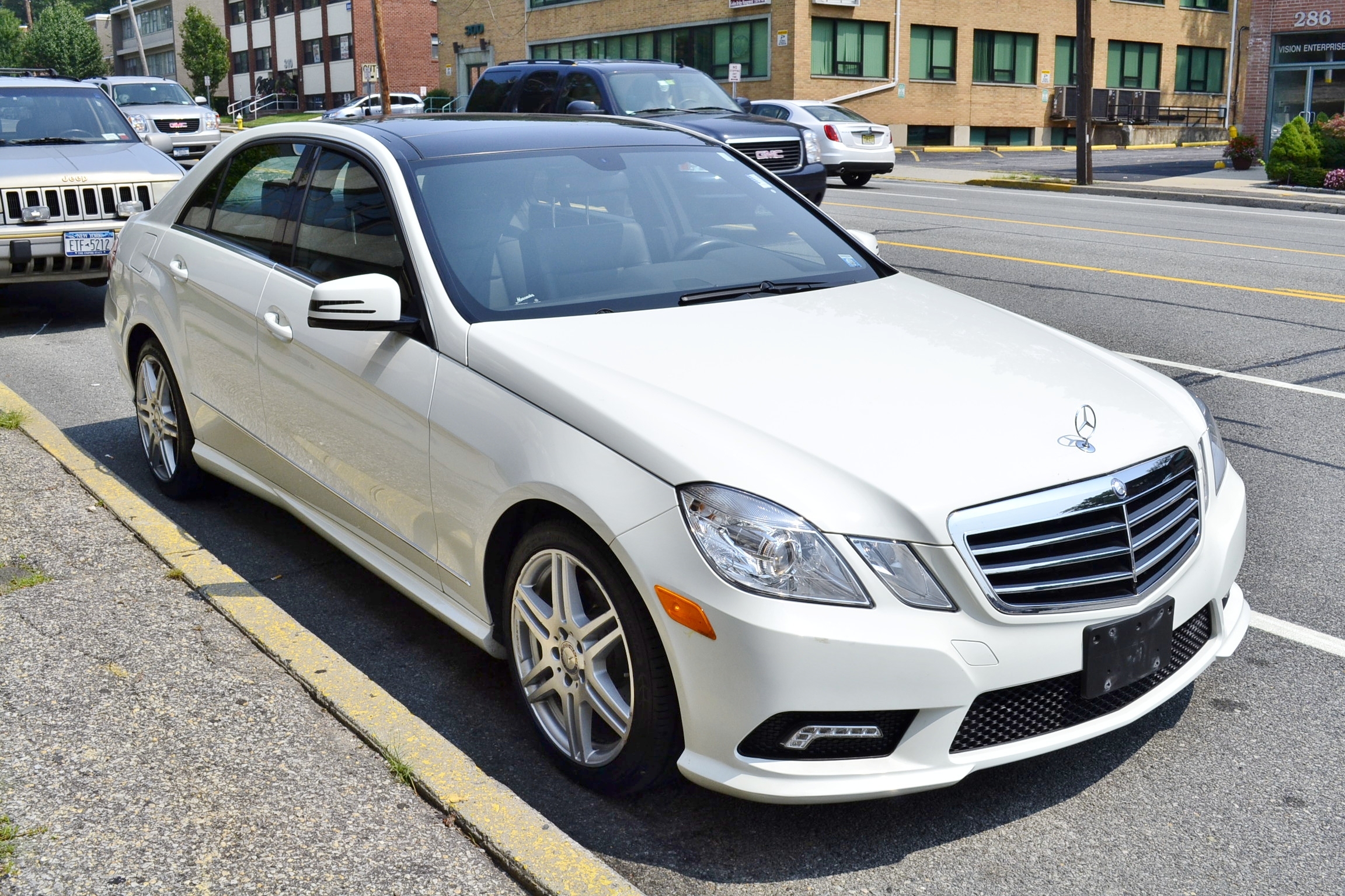 Mercedes-Benz E-Class 2011 photo 3
