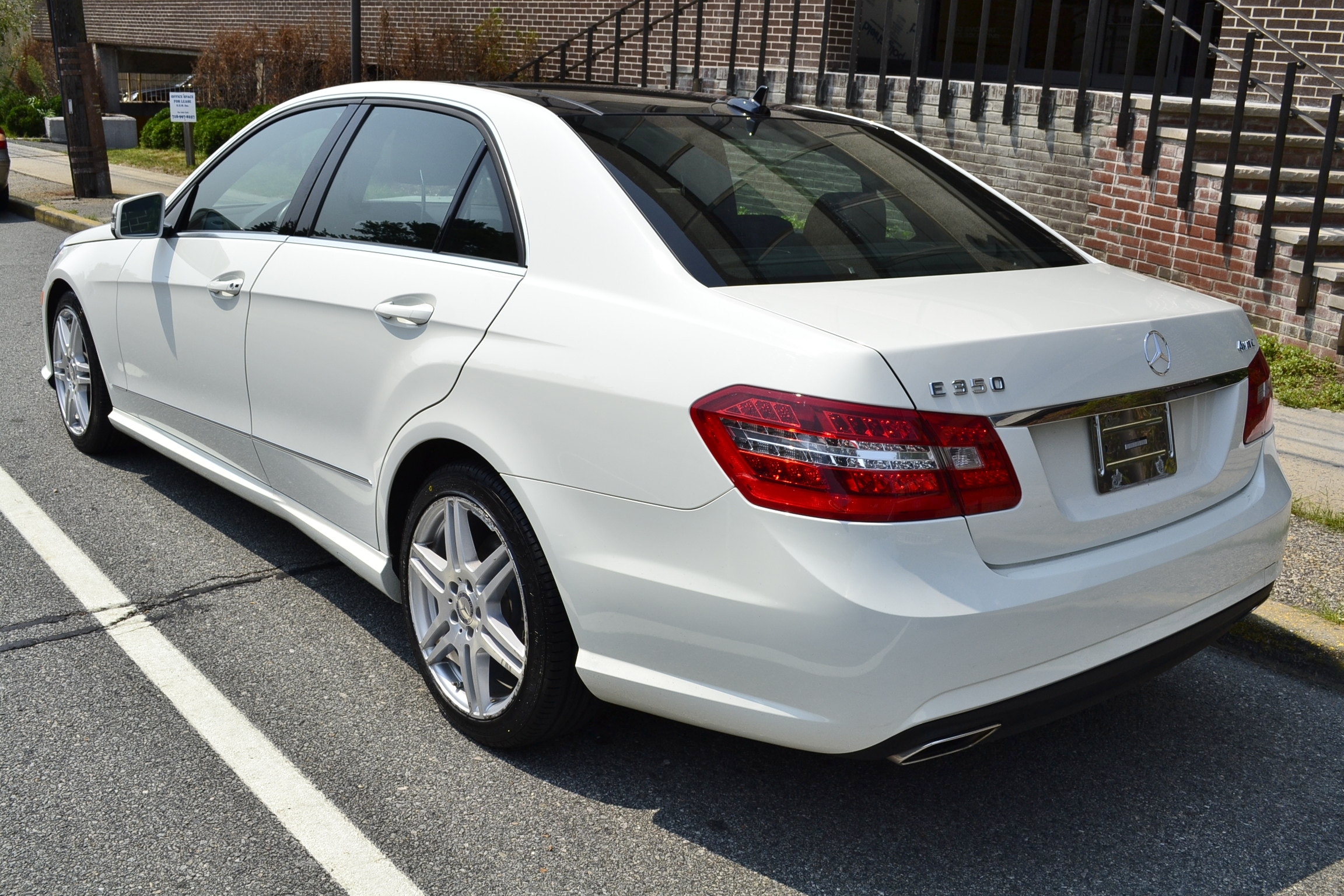 Mercedes-Benz E-Class 2011 photo 4