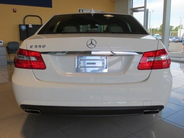 Mercedes-Benz E-Class 2011 photo 4