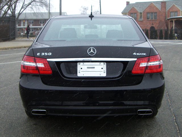 Mercedes-Benz E-Class 2011 photo 2