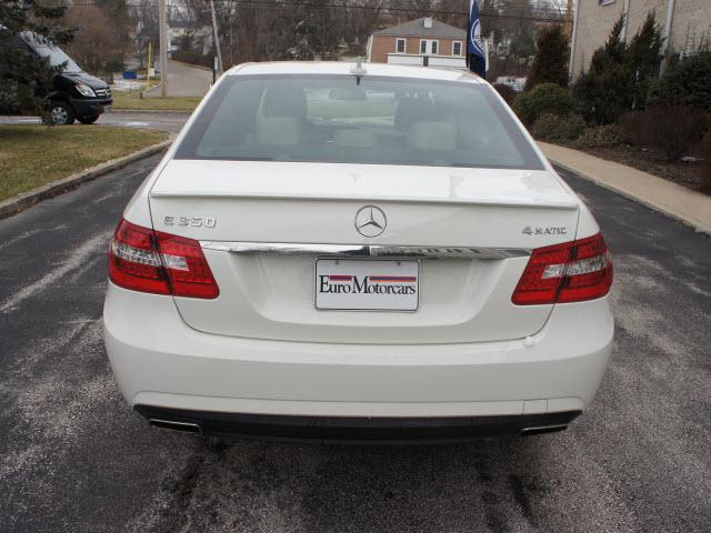 Mercedes-Benz E-Class 2011 photo 2