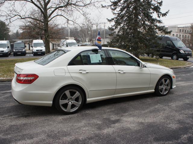 Mercedes-Benz E-Class 2011 photo 4