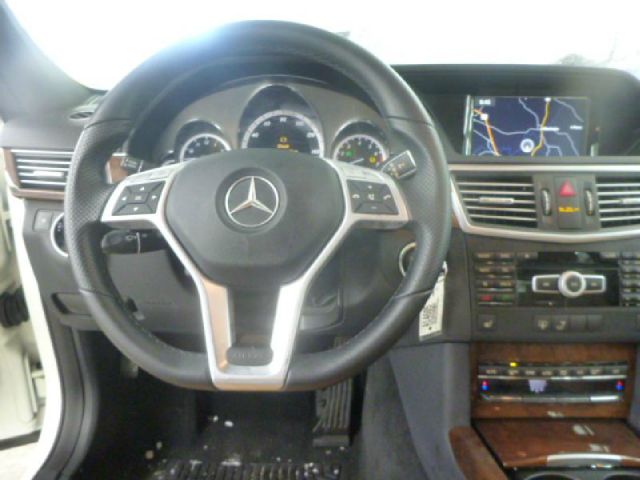 Mercedes-Benz E-Class 2012 photo 3