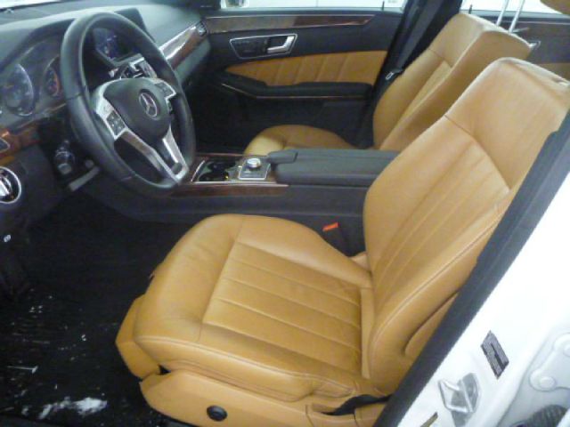 Mercedes-Benz E-Class 2012 photo 4