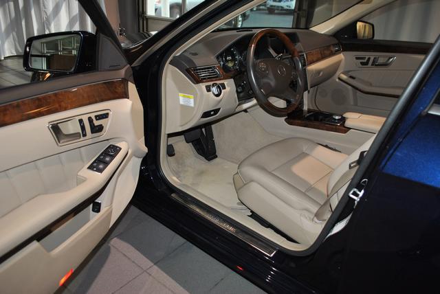 Mercedes-Benz E-Class 2012 photo 2