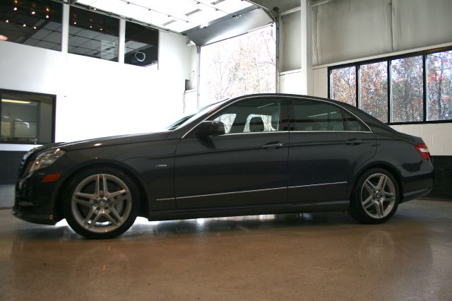 Mercedes-Benz E-Class 2012 photo 2