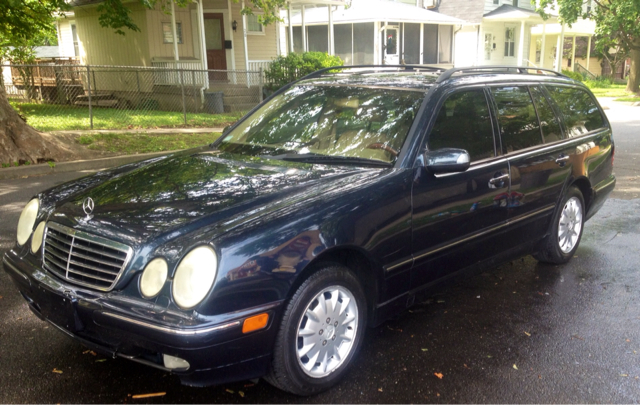 Mercedes-Benz E-Class Wagon 2000 photo 2