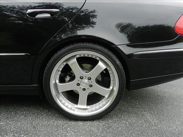 Mercedes-Benz E550 2007 photo 14