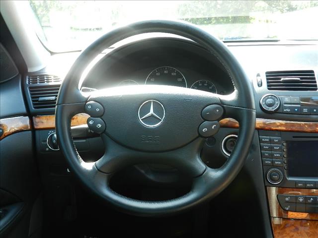 Mercedes-Benz E550 2007 photo 16