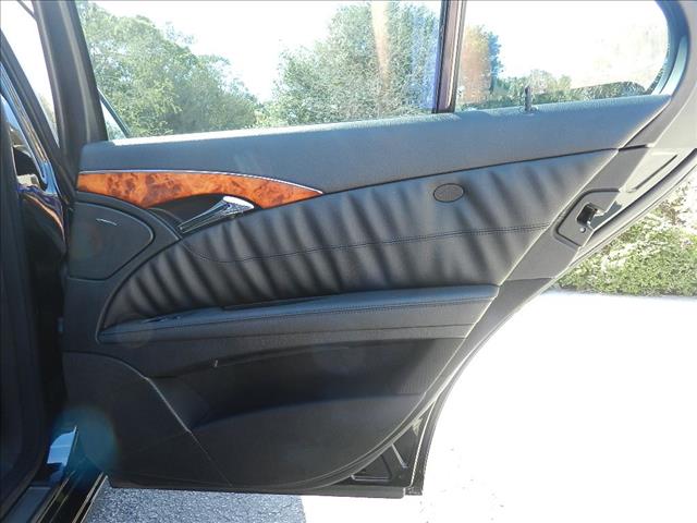 Mercedes-Benz E550 2007 photo 17
