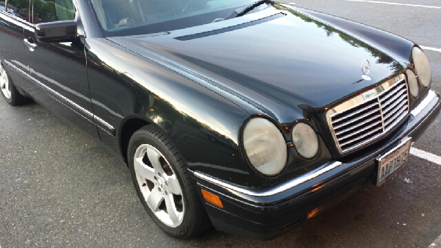 Mercedes-Benz E 320 1996 photo 1