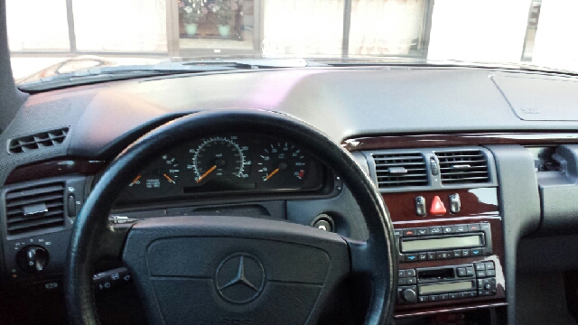 Mercedes-Benz E 320 1996 photo 3