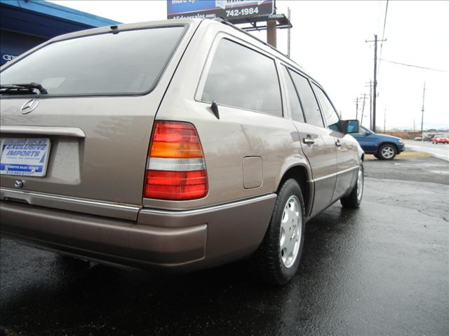 Mercedes-Benz E Class 1994 photo 3