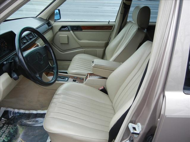 Mercedes-Benz E Class 1994 photo 2