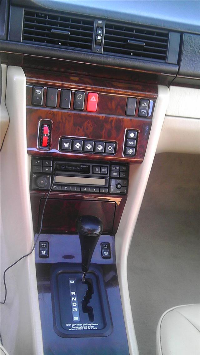 Mercedes-Benz E Class 1995 photo 2