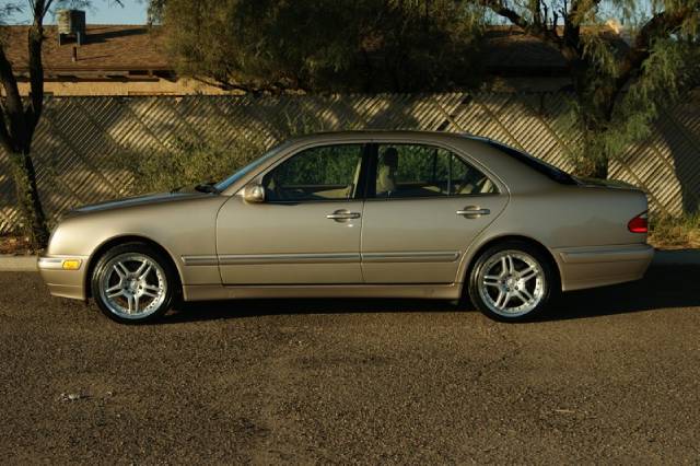 Mercedes-Benz E Class 2000 photo 1