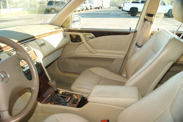Mercedes-Benz E Class 2000 photo 2