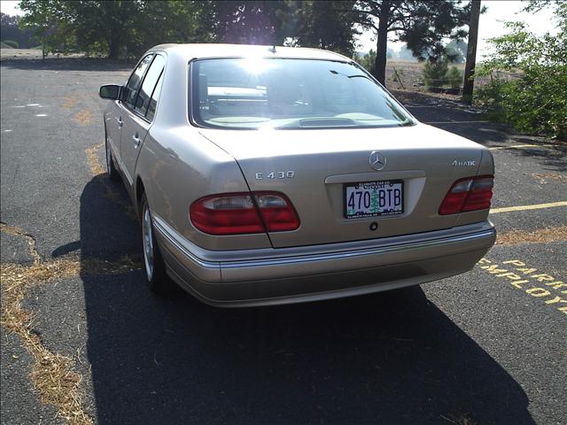 Mercedes-Benz E Class 2001 photo 3