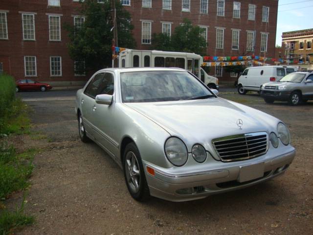 Mercedes-Benz E Class 2001 photo 2