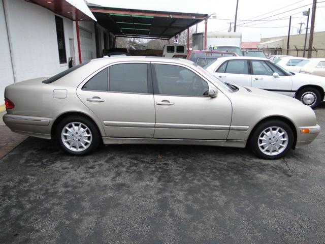 Mercedes-Benz E Class 2001 photo 3