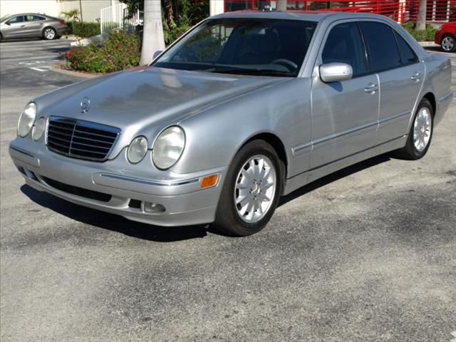 Mercedes-Benz E Class 2001 photo 2