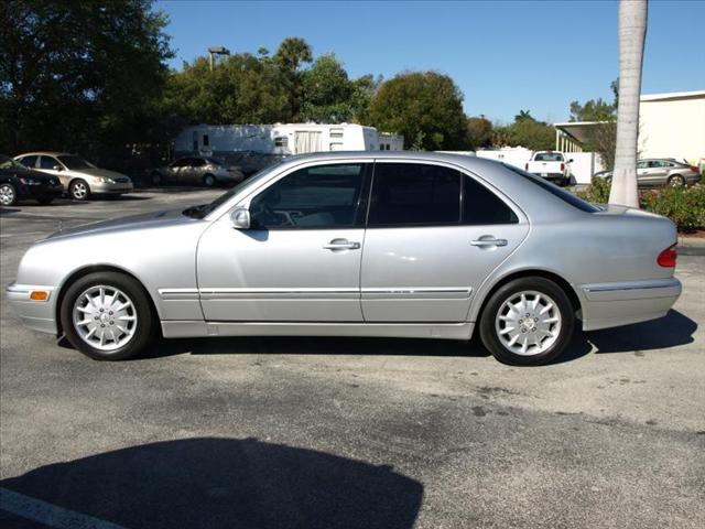 Mercedes-Benz E Class 2001 photo 3