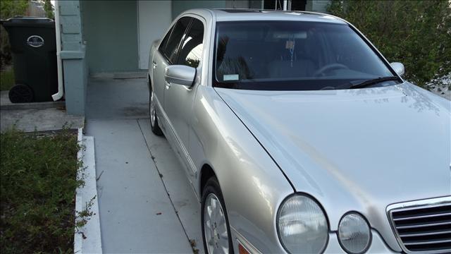 Mercedes-Benz E Class 2001 photo 3