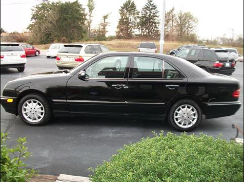 Mercedes-Benz E Class 2002 photo 2