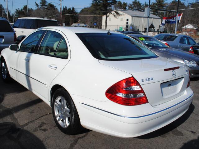Mercedes-Benz E Class 2005 photo 1