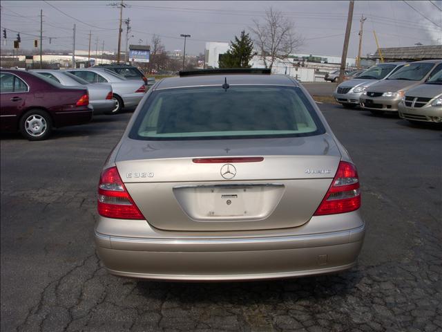 Mercedes-Benz E Class 2005 photo 3
