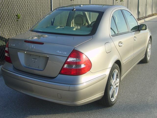 Mercedes-Benz E Class 2006 photo 1