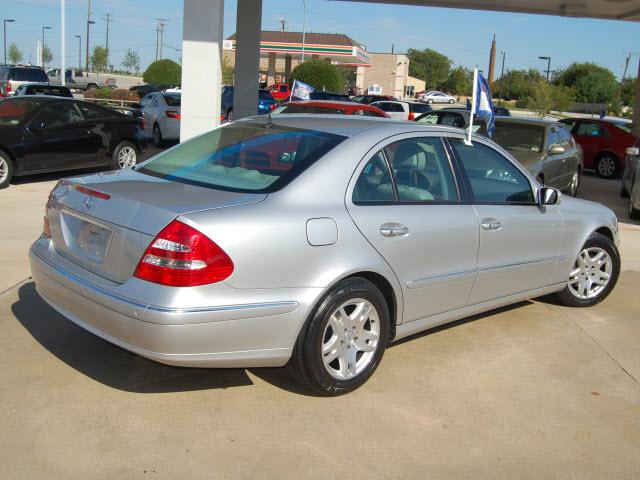 Mercedes-Benz E Class 2006 photo 2